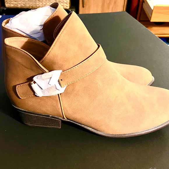 Size 8.5 ankle boots - Picture 1 of 5